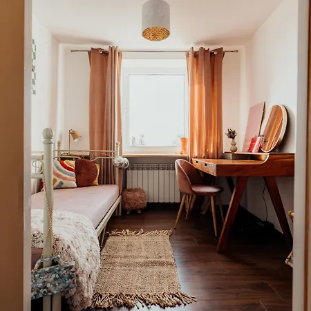 Apartament Nad Jeziorem * エウク